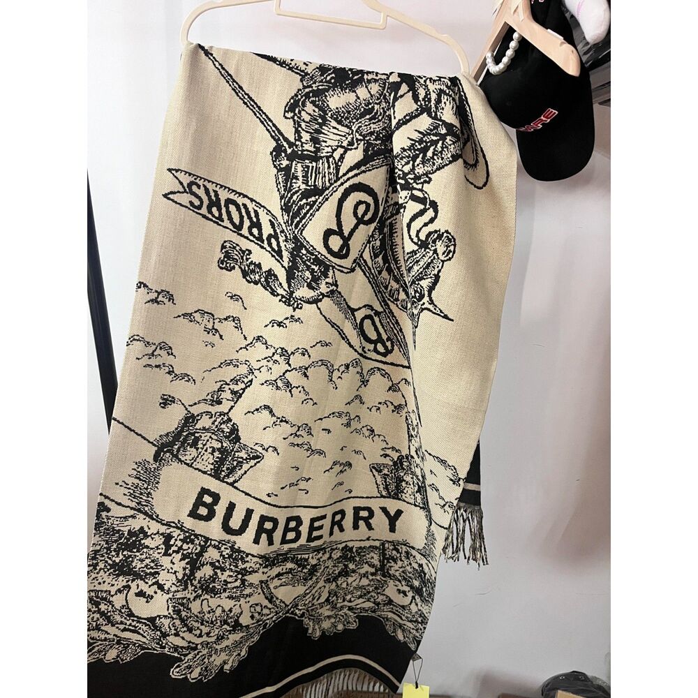 Burberry London New Scarf Shawl Stylish and Warm Autumn/Winter Collection - Picture 1 of 6
